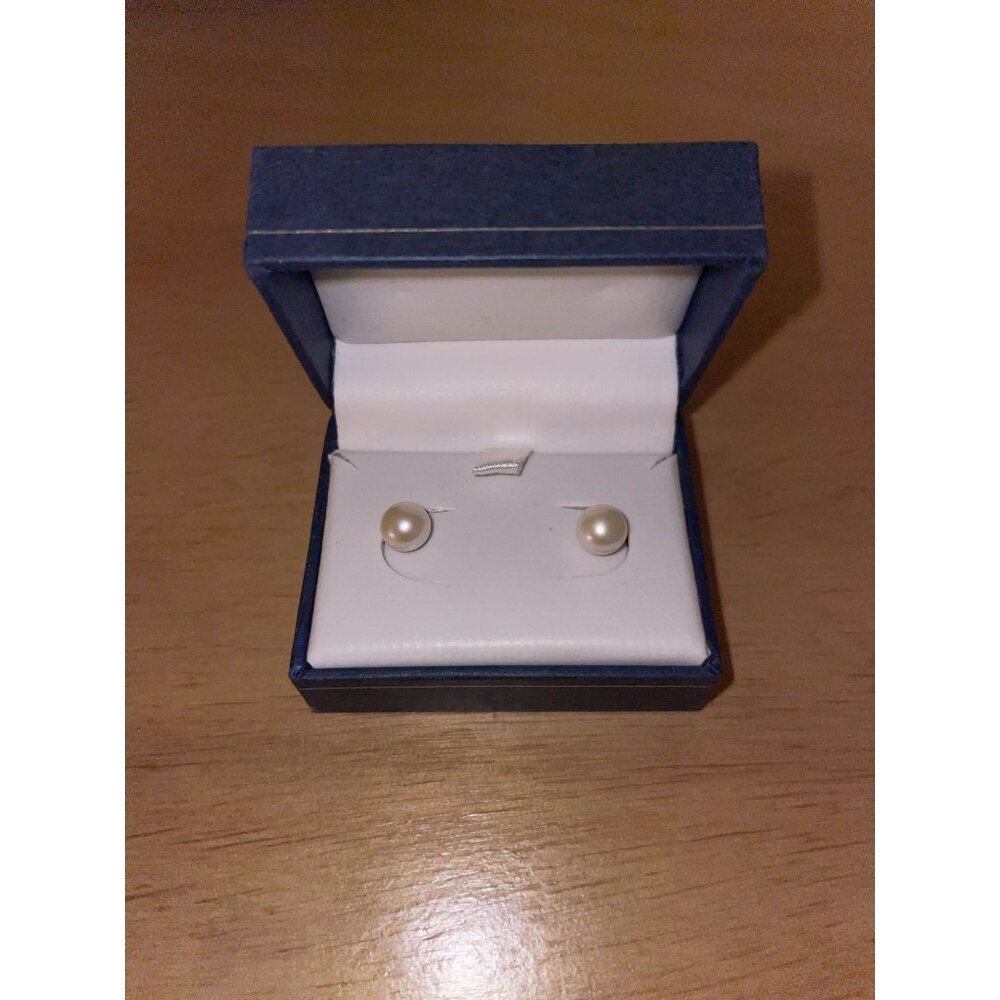 New Faux Pearl Earrings with Gift Box 🎁
